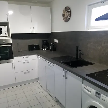 Les Abris De Sulpice - Saint-emilion בית נופש Saint-Sulpice-de-Faleyrens